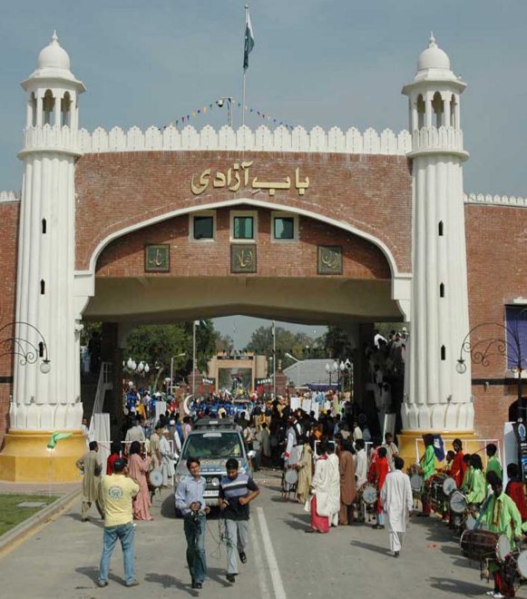 The SAARC Car Rally 2007 being welcomed by traditional Drummers at the Wagah Border on March 28, 2007.